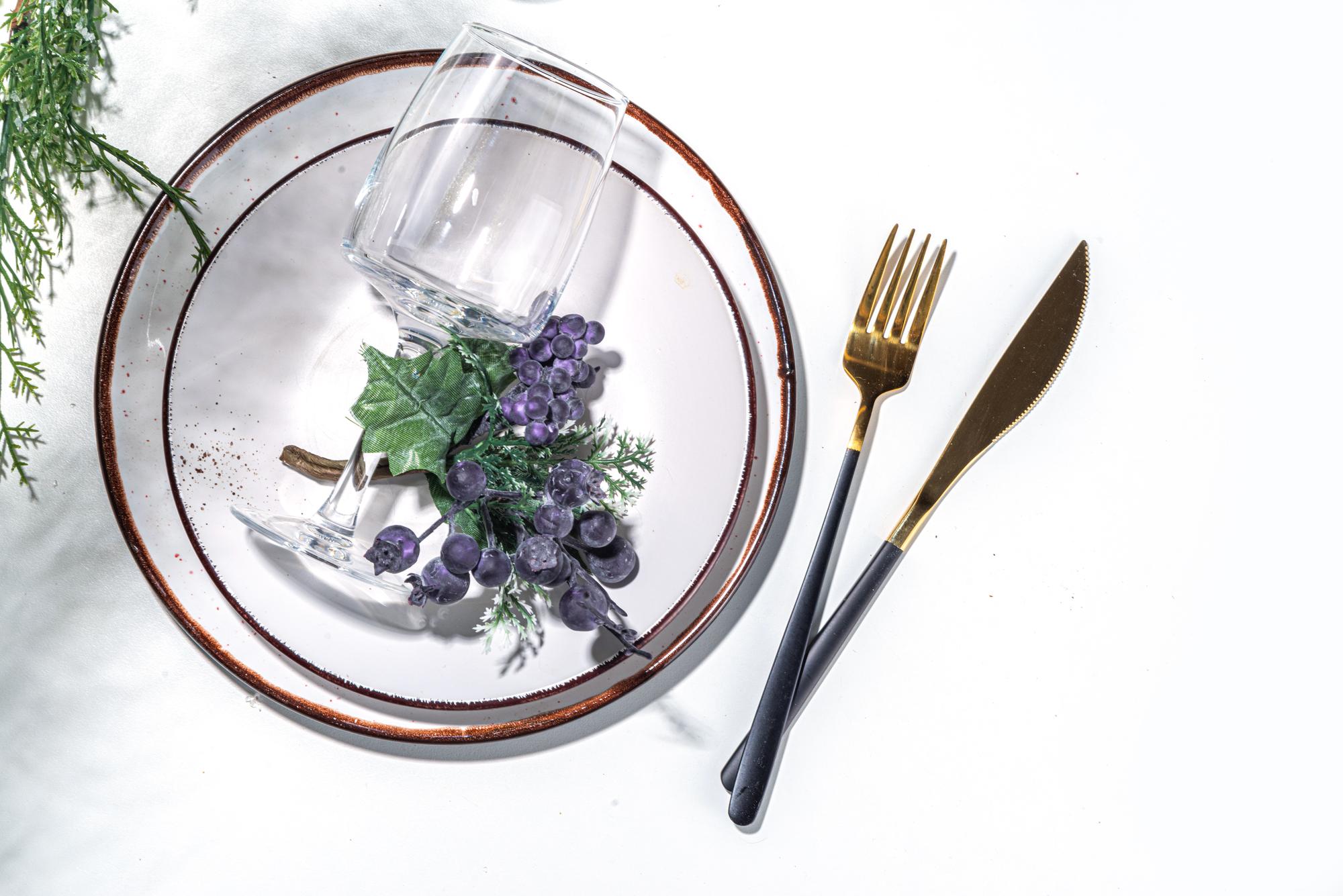 Set table with elegant plating